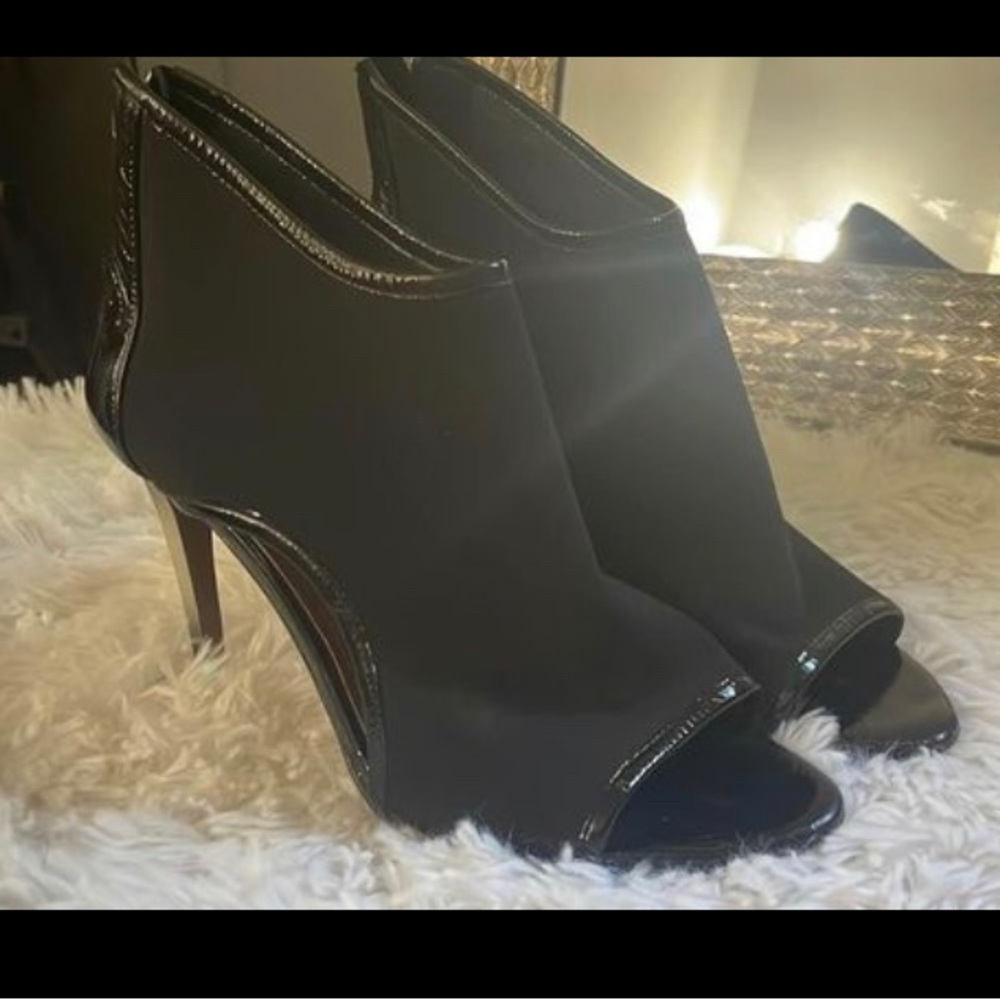 Donald pliner black heel 7.5
